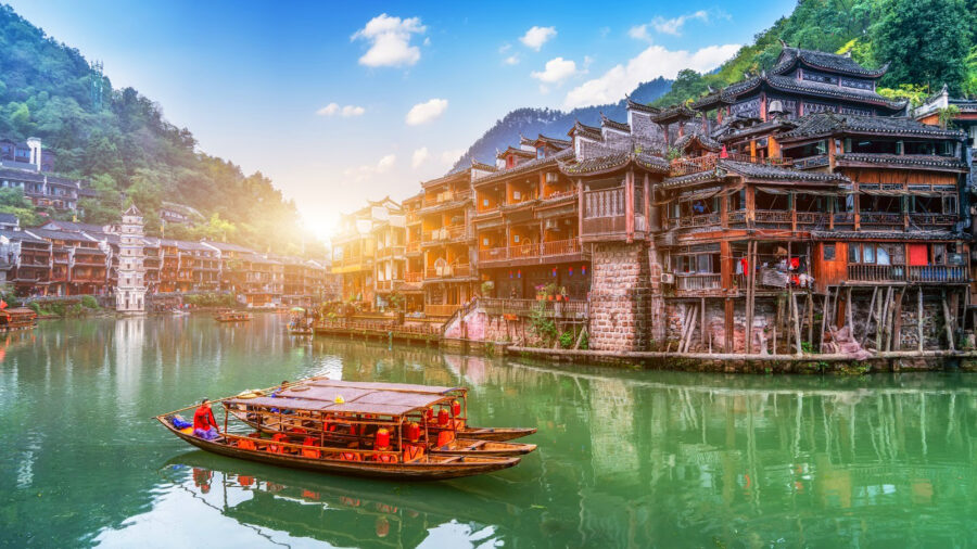 QUẢNG NGÃI - TRƯƠNG GIA GIỚI – PHƯỢNG HOÀNG CỔ TRẤN 5 ngày 4 đêm