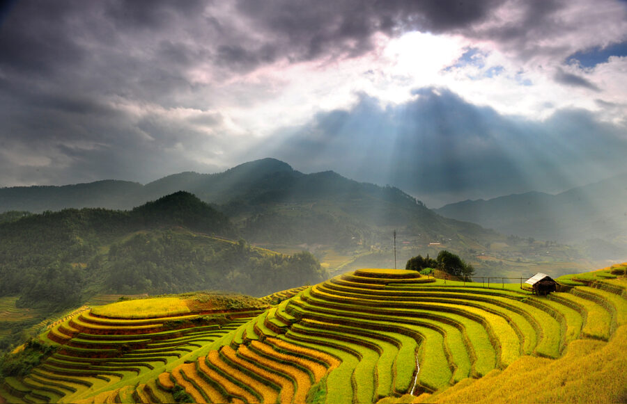 Hành Trình Đông Tây Bắc