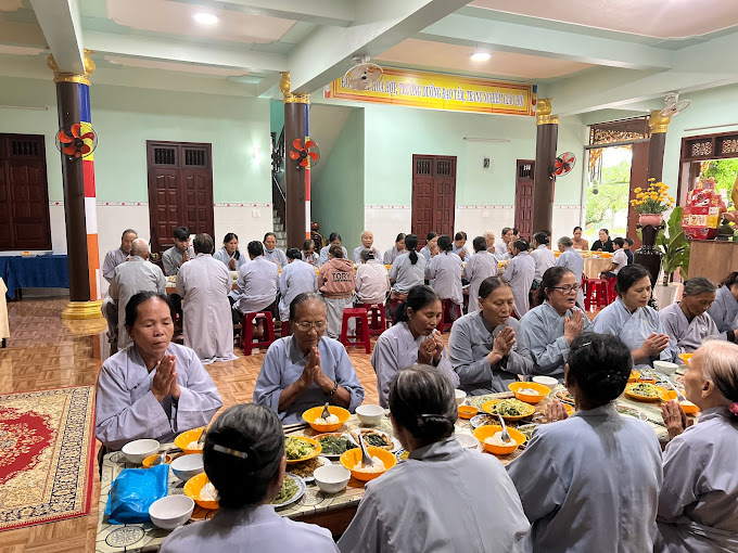 Cầu bình an tại Chùa Phước Lâm Quảng Ngãi ngày xuân