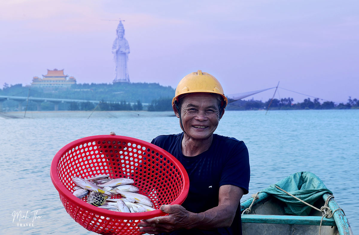 Độc đáo nghề kéo rớ chồ bắt thủy sản trên sông Trà Khúc
