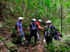 Trekking chinh phục thác Mờ Nanh đầu tiên ở Quảng Ngãi