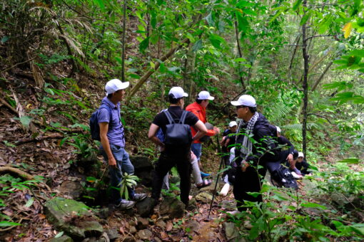 Trekking chinh phục thác Mờ Nanh đầu tiên ở Quảng Ngãi
