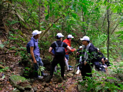 Trekking chinh phục thác Mờ Nanh đầu tiên ở Quảng Ngãi
