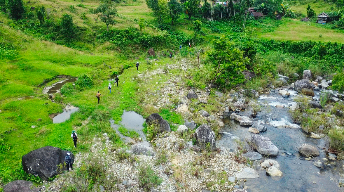 Nếu bạn đi tour 2N1Đ chinh phục thác Mờ Nanh bạn sẽ đi qua thảo nguyên với ruộng bậc thang đầy mê hoặc