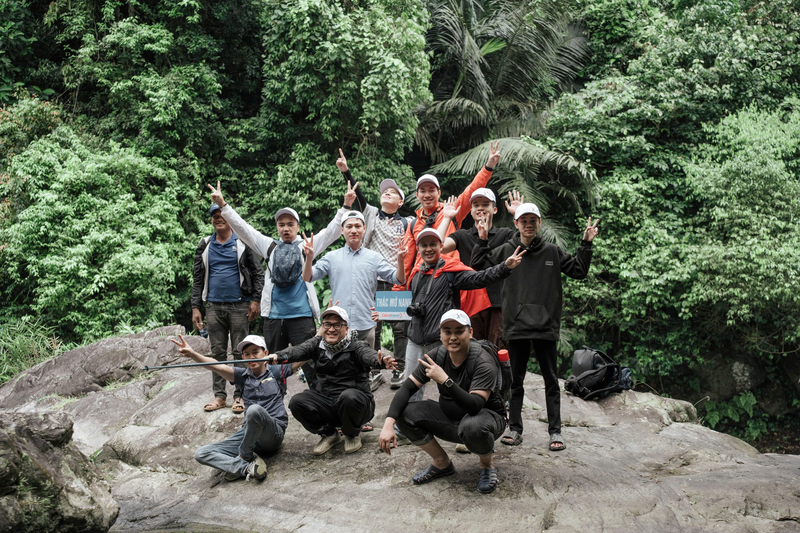Tour trekking chinh phục thác Mờ Nanh đầu tiên ở Quảng Ngãi