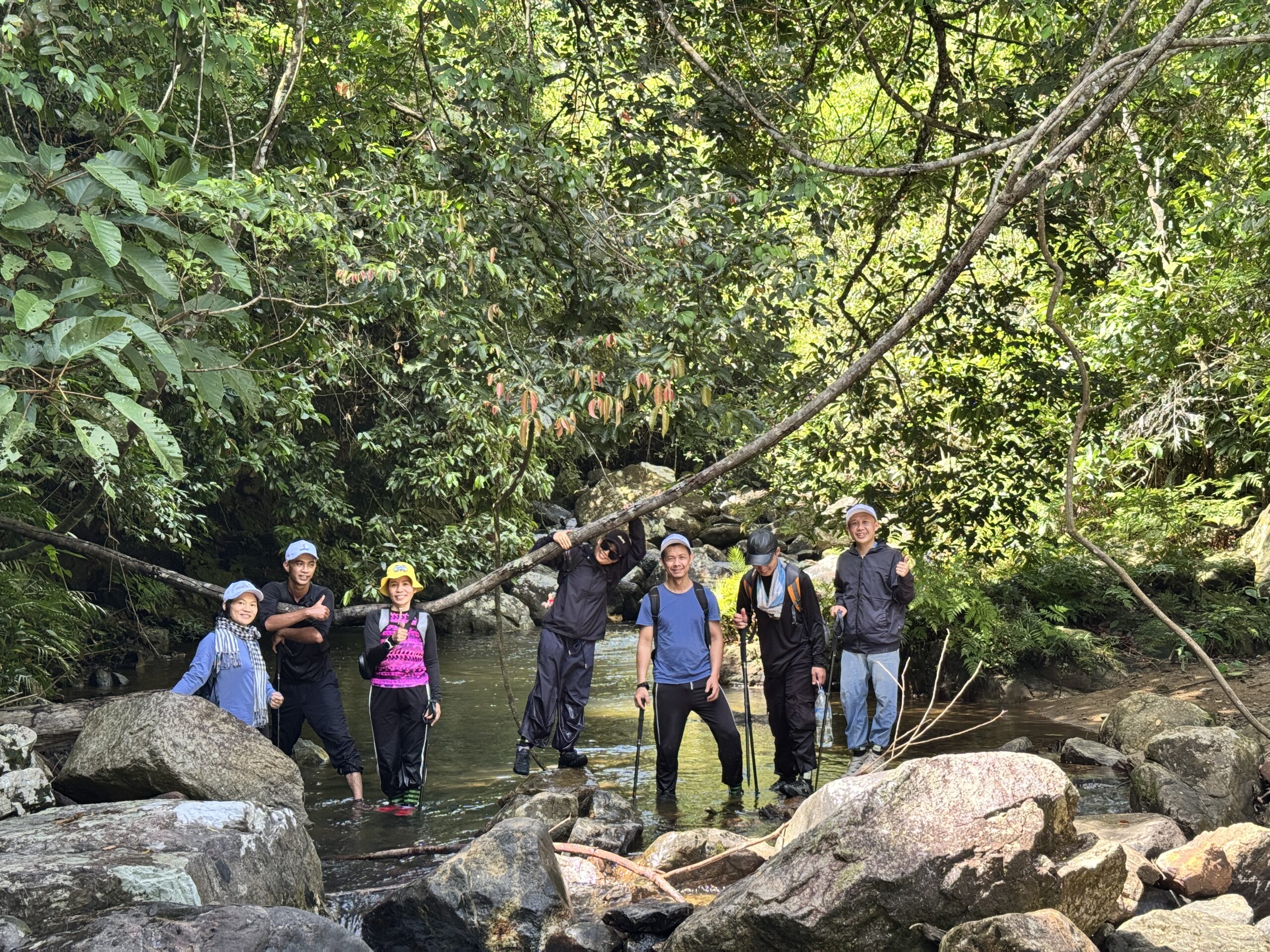 Trekking thác Mờ Nanh 