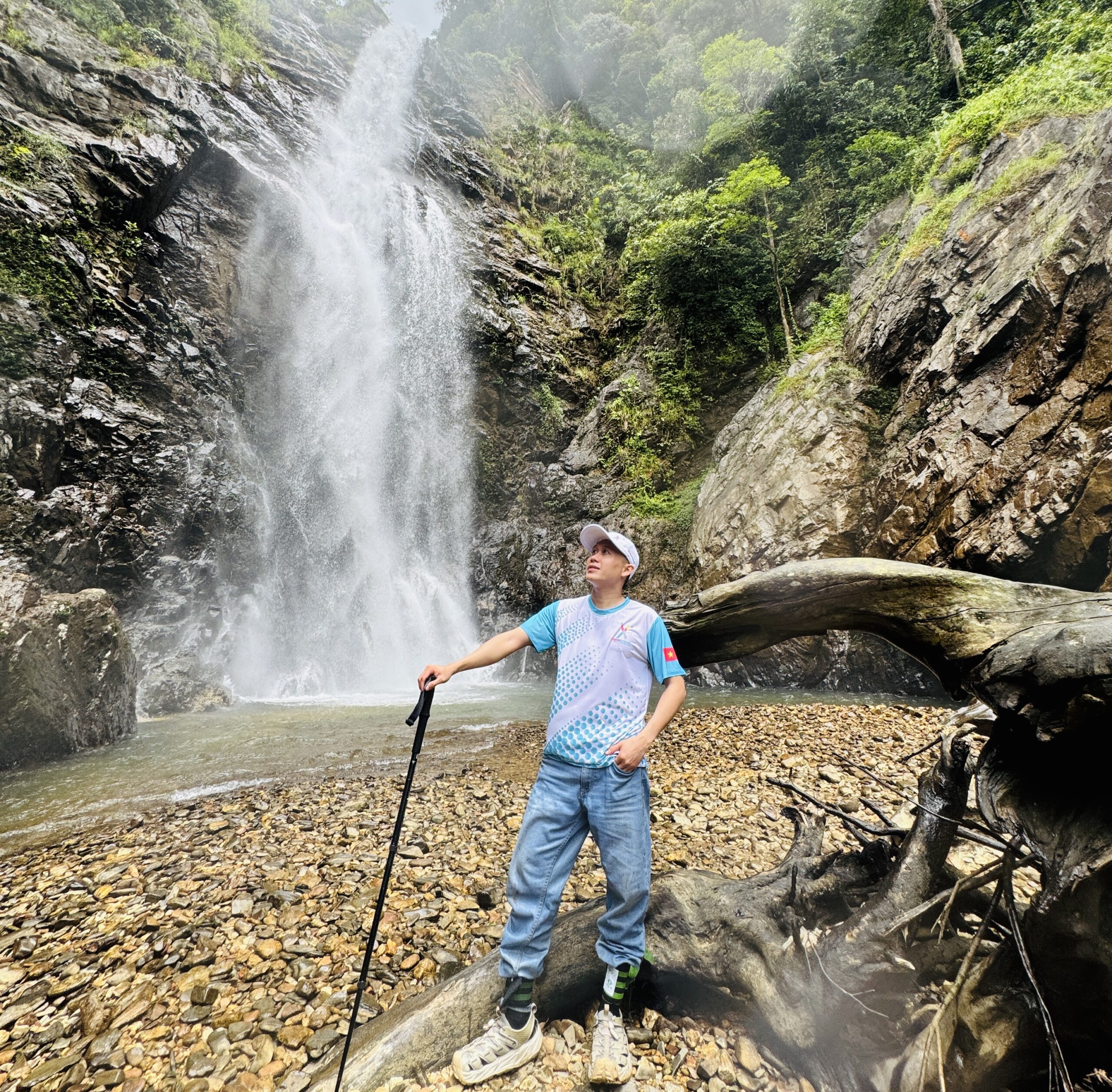 Trekking chinh phục thác Mờ Nanh Quảng Ngãi